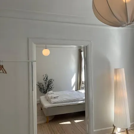 Apartment Bright - In Heart Of Amager *